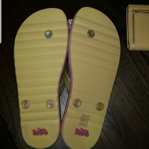New Coach X Disney Minnie Skate Vanilla Flip Flop - Picture 2 of 4